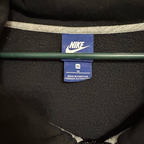 Nike lightweight jacket soft in used excellent condition - Picture 3 of 6